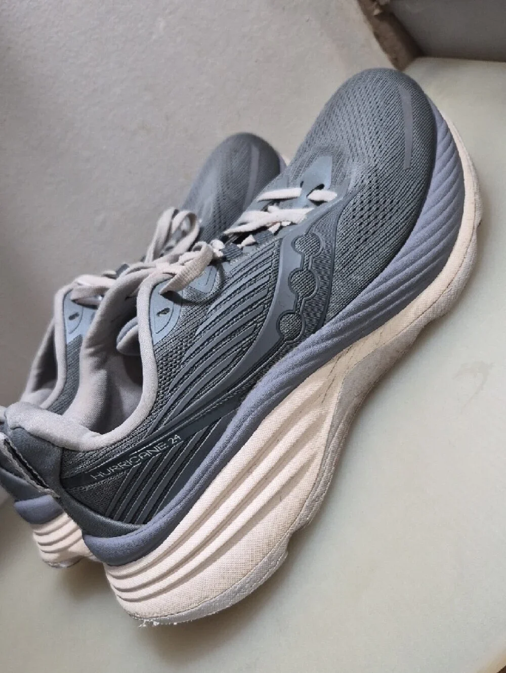 Saucony Women's Light Gray Athletic Running Shoes